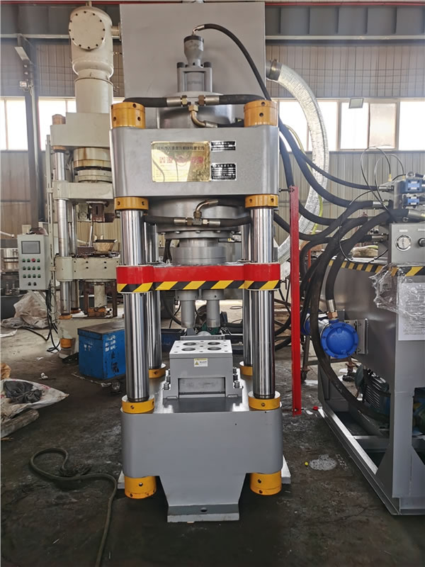 一出四全自動(dòng)鐵劑  錳劑 鋅液凈化劑壓塊機(jī)